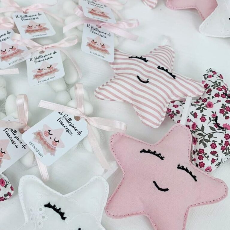 Bomboniera Stella con Fiocchetto in Tulle. Stella Portachiavi in tessuto.