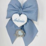 Fiocco Imbottito con pendente ricamato